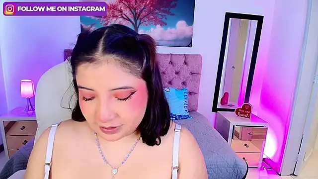 Snapshot of Emma_monserrat chatting on 10/02/25, 07:43 Emma monserrat online show from 10/02/25, 07:43