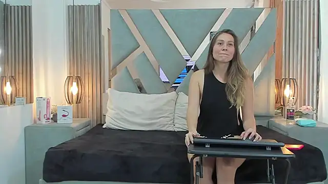 Snapshot of SaraANDjhony chatting on 01/23/25, 04:15 SaraANDjhony online show from 01/23/25, 04:15