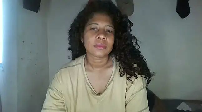 Snapshot of Ivon-09 chatting on 02/23/25, 12:05 Ivon-09 online show from 02/23/25, 12:05