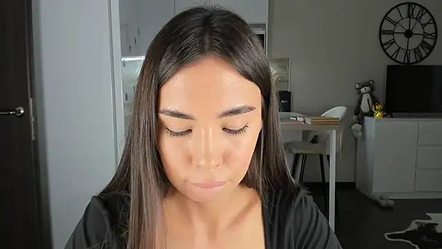 Snapshot of nilliluv chatting on 11/17/25, 08:09 nilliluv online show from 11/17/25, 08:09