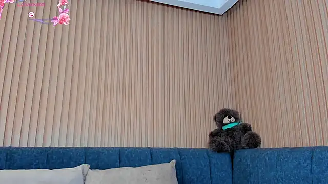 Snapshot of kathecute__ chatting on 10/29/25, 01:41 kathecute online show from 10/29/25, 01:41