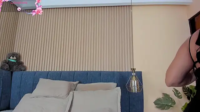 Snapshot of kathecute__ chatting on 11/12/25, 01:39 kathecute online show from 11/12/25, 01:39