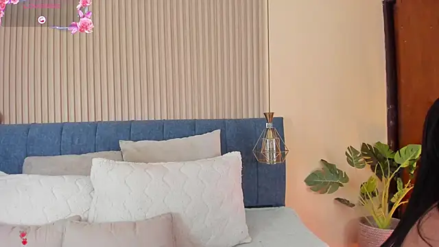 Snapshot of kathecute__ chatting on 11/15/25, 01:36 kathecute online show from 11/15/25, 01:36