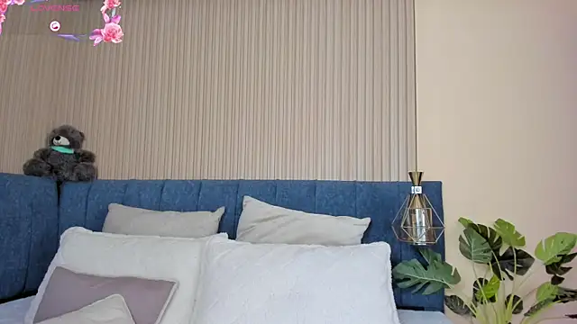 Snapshot of kathecute__ chatting on 11/23/25, 01:38 kathecute online show from 11/23/25, 01:38