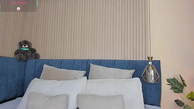 Snapshot of kathecute__ chatting on 11/30/25, 01:42 kathecute online show from 11/30/25, 01:42