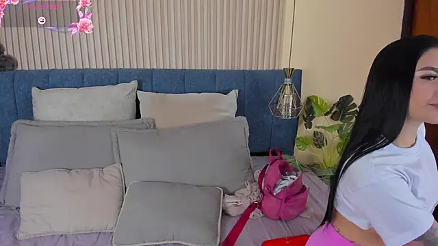 Snapshot of kathecute__ chatting on 12/16/25, 01:32 kathecute online show from 12/16/25, 01:32