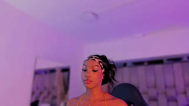 Snapshot of ChaynnaCooper chatting on 10/04/25, 08:40 ChaynnaCooper online show from 10/04/25, 08:40