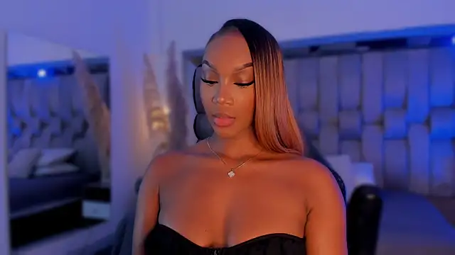 Snapshot of ChaynnaCooper chatting on 10/28/25, 03:43 ChaynnaCooper online show from 10/28/25, 03:43