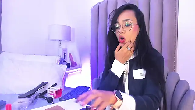 SamanthaFerrer   online show from 12/24/24, 06:44