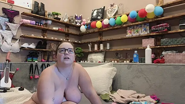 Kimberly-Caprice online show from 02/11/25, 11:32
