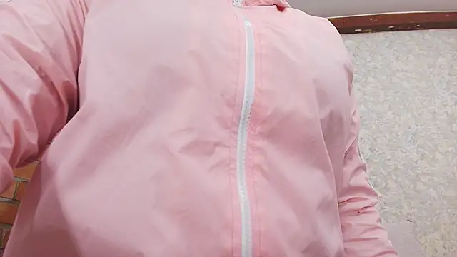 Snapshot of nicol_f chatting on 09/15/25, 07:25 nicol f online show from 09/15/25, 07:25