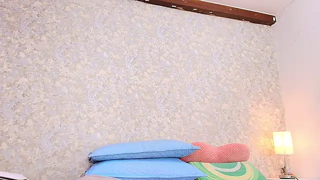 Snapshot of nicol_f chatting on 10/21/25, 07:25 nicol f online show from 10/21/25, 07:25