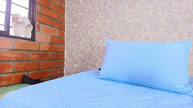 Snapshot of nicol_f chatting on 10/29/25, 07:15 nicol f online show from 10/29/25, 07:15