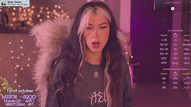 Snapshot of Virtual_Wafu chatting on 10/21/25, 07:03 Virtual Wafu online show from 10/21/25, 07:03