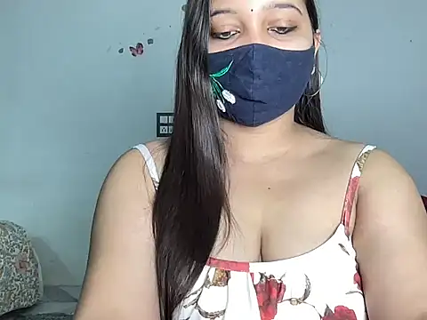 Varnika aarora online show from 10/19/25, 04:13