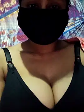 Snapshot of Sexy-sheela chatting on 01/01/25, 04:39 Sexy-sheela online show from 01/01/25, 04:39