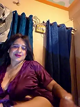 Snapshot of Hot_Queen77 chatting on 03/07/26, 05:32 Hot Queen77 online show from 03/07/26, 05:32