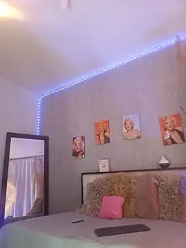 nahiarapalmer19 online show from 10/17/25, 11:51