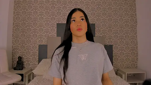 Snapshot of Isa_Little_Star chatting on 10/19/25, 01:12 Isa Little Star online show from 10/19/25, 01:12