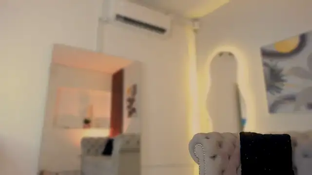 Snapshot of Isa_Little_Star chatting on 10/25/25, 09:20 Isa Little Star online show from 10/25/25, 09:20