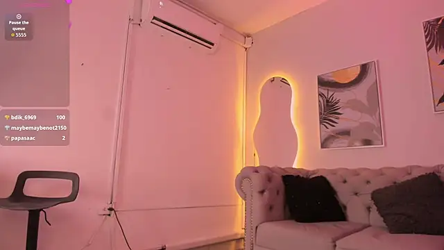 Snapshot of Isa_Little_Star chatting on 10/31/25, 09:10 Isa Little Star online show from 10/31/25, 09:10