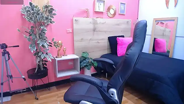 scarlet-foox online show from 11/19/25, 02:50