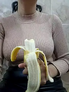jihane-44 online show from 12/18/24, 04:17