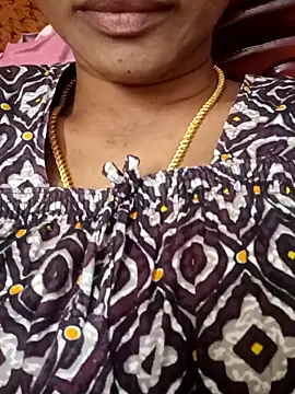 Snapshot of Ambika01 chatting on 11/06/25, 04:35 Ambika01 online show from 11/06/25, 04:35