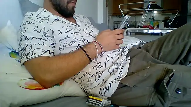 Snapshot of bobotatto chatting on 05/11/26, 02:45 bobotatto online show from 05/11/26, 02:45