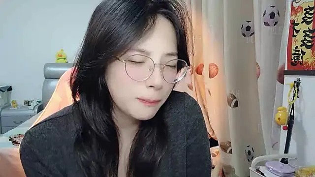 ooo   mimi online show from 02/19/25, 02:12