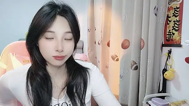 ooo   mimi online show from 02/19/25, 12:33