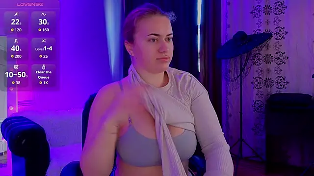 Snapshot of Ariell_Margot_ chatting on 10/17/25, 07:33 Ariell Margot online show from 10/17/25, 07:33