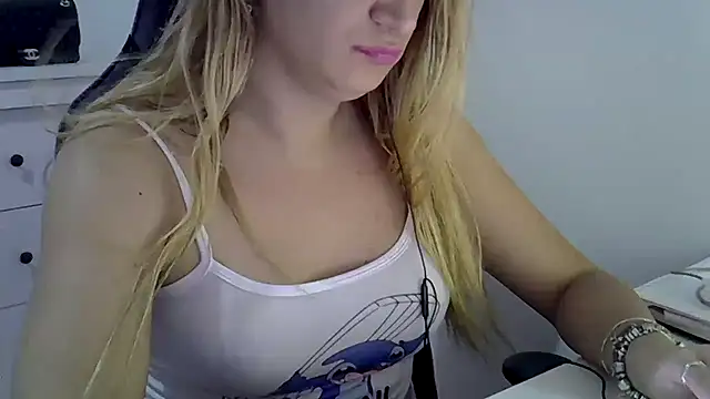 Snapshot of luizacandy chatting on 12/22/25, 02:19 luizacandy online show from 12/22/25, 02:19