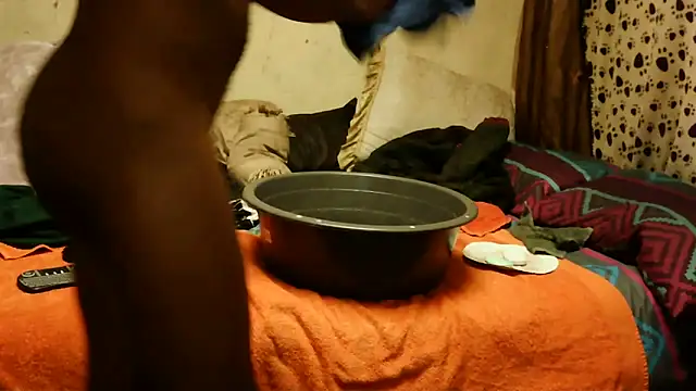 Snapshot of RGTM75 chatting on 11/23/25, 09:31 RGTM75 online show from 11/23/25, 09:31