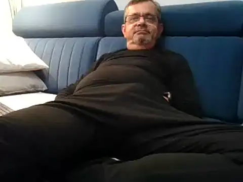 Snapshot of axecoman60 chatting on 01/31/25, 07:18 axecoman60 online show from 01/31/25, 07:18