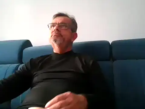 Snapshot of axecoman60 chatting on 02/01/25, 08:50 axecoman60 online show from 02/01/25, 08:50