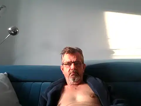 Snapshot of axecoman60 chatting on 02/17/25, 07:04 axecoman60 online show from 02/17/25, 07:04