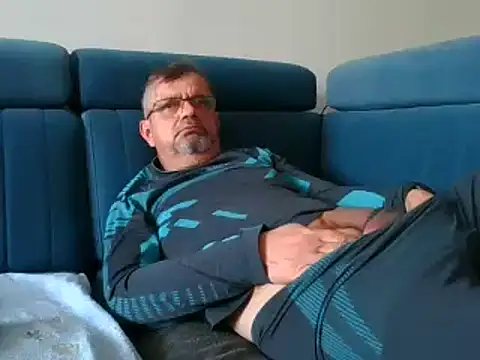 Snapshot of axecoman60 chatting on 02/22/25, 01:46 axecoman60 online show from 02/22/25, 01:46