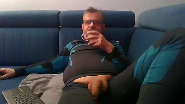 Snapshot of axecoman60 chatting on 03/16/25, 06:23 axecoman60 online show from 03/16/25, 06:23