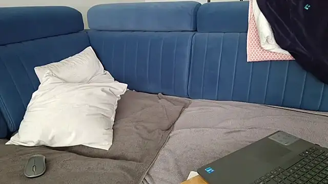 Snapshot of axecoman60 chatting on 03/17/25, 12:04 axecoman60 online show from 03/17/25, 12:04