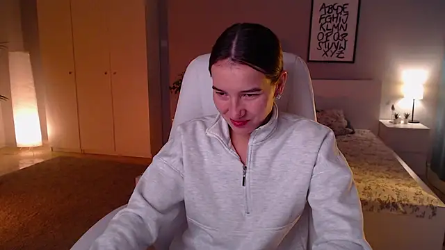 Snapshot of Bellla_Haddid chatting on 10/12/25, 01:04 Bellla Haddid online show from 10/12/25, 01:04