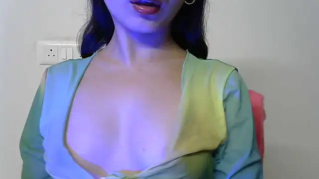 amrita2210 online show from 10/04/25, 05:44