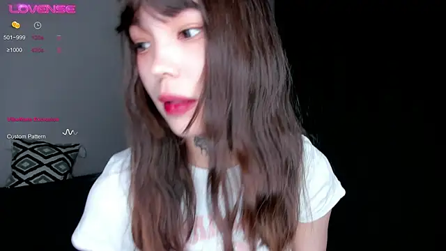 Snapshot of Dark_Ester chatting on 11/17/25, 10:54 Dark Ester online show from 11/17/25, 10:54