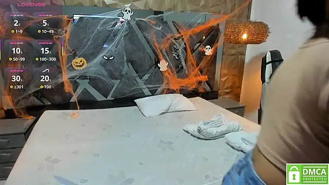 Snapshot of Rose_Evans__ chatting on 11/02/25, 04:59 Rose Evans online show from 11/02/25, 04:59