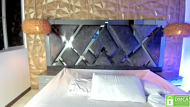 Snapshot of Rose_Evans__ chatting on 11/11/25, 04:23 Rose Evans online show from 11/11/25, 04:23