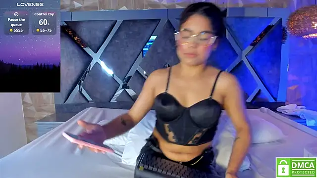 Snapshot of Rose_Evans__ chatting on 12/04/25, 05:28 Rose Evans online show from 12/04/25, 05:28