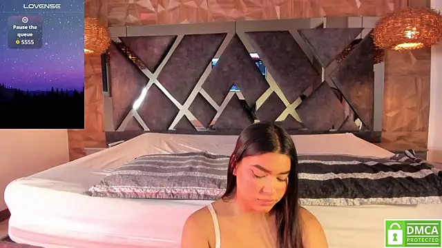 Snapshot of Rose_Evans__ chatting on 12/14/25, 05:02 Rose Evans online show from 12/14/25, 05:02