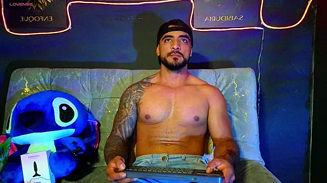 Snapshot of ERIC_HARRISON chatting on 11/15/25, 10:15 ERIC HARRISON online show from 11/15/25, 10:15