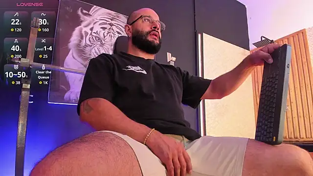 Luke  09 online show from 10/28/25, 11:14