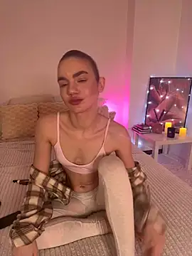 Snapshot of Heidi11 chatting on 01/05/25, 07:17 Heidi11 online show from 01/05/25, 07:17